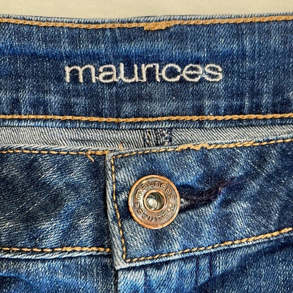 MAURICES Size 9/10 Distressed Denim Jean Shorts Embroidered Exposed Pockets - Picture 2 of 10